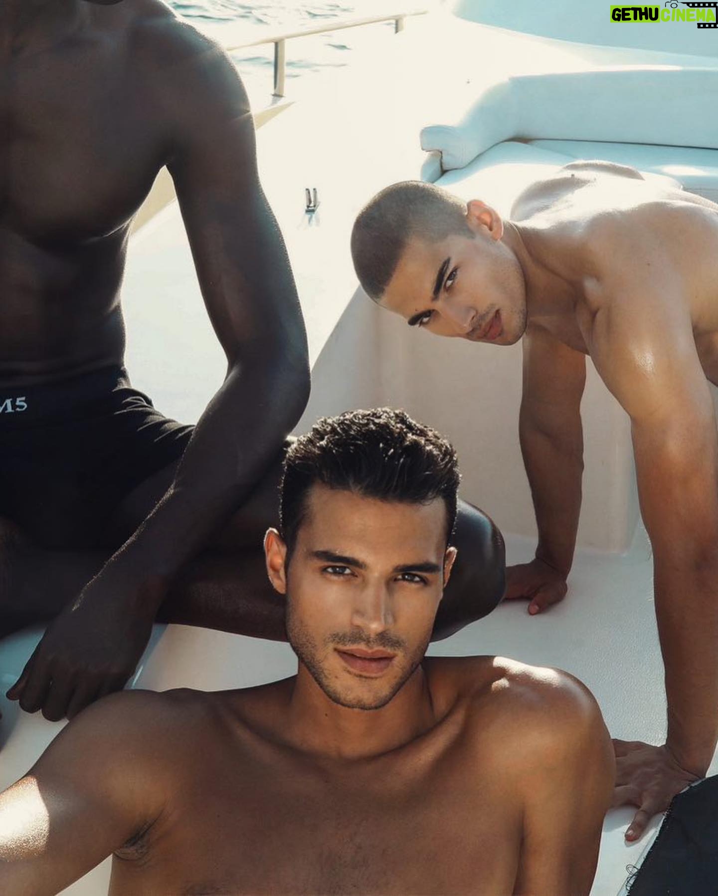 Felipe Gomes - 1.4K Likes - New M5 @michaelcinco5 Underwear Campaign shot by @mcmpix_ 📸🔥
.
.
.
.
#underwear #abs#l #dubai #mydubai #malemodel