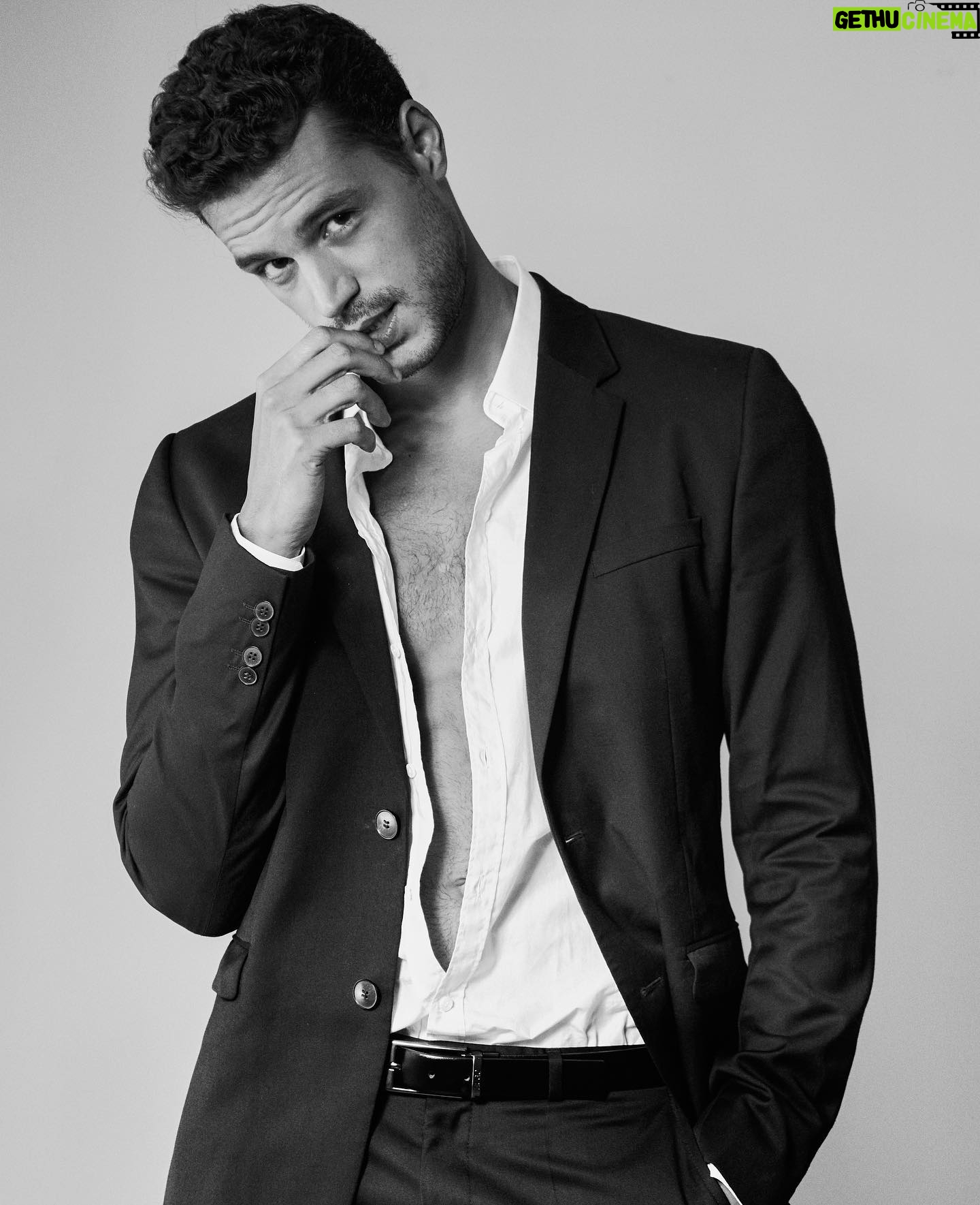Felipe Gomes - 1.5K Likes - Photo by @xramragde 📸
.
.
.
.
#blackandwhite #saturday #curlyhair #suit #style #felipegomes