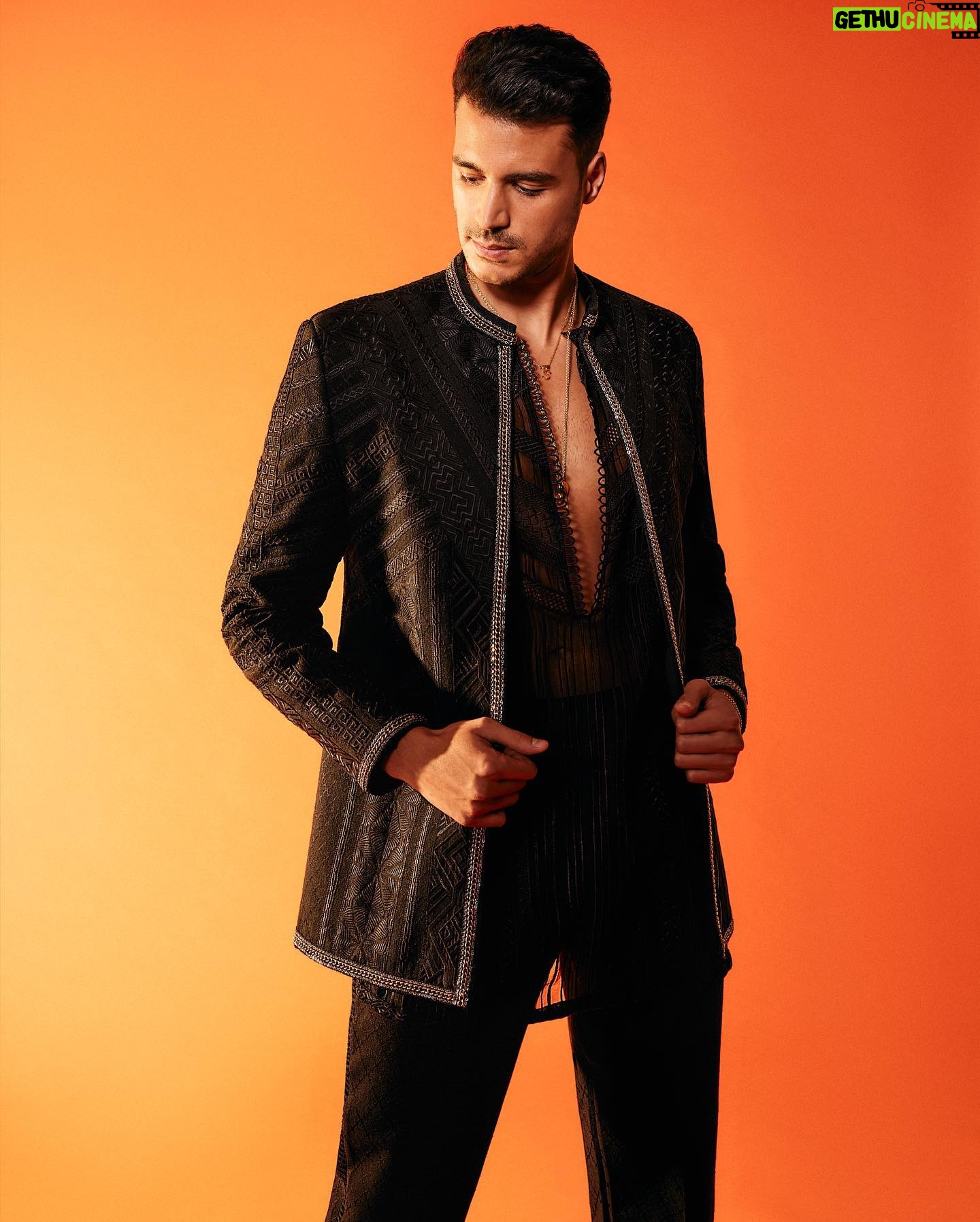 Felipe Gomes - 6.8K Likes - Shorting for @farazmanan
.
.
.
.
#model #campaing #malemodel #summer #style