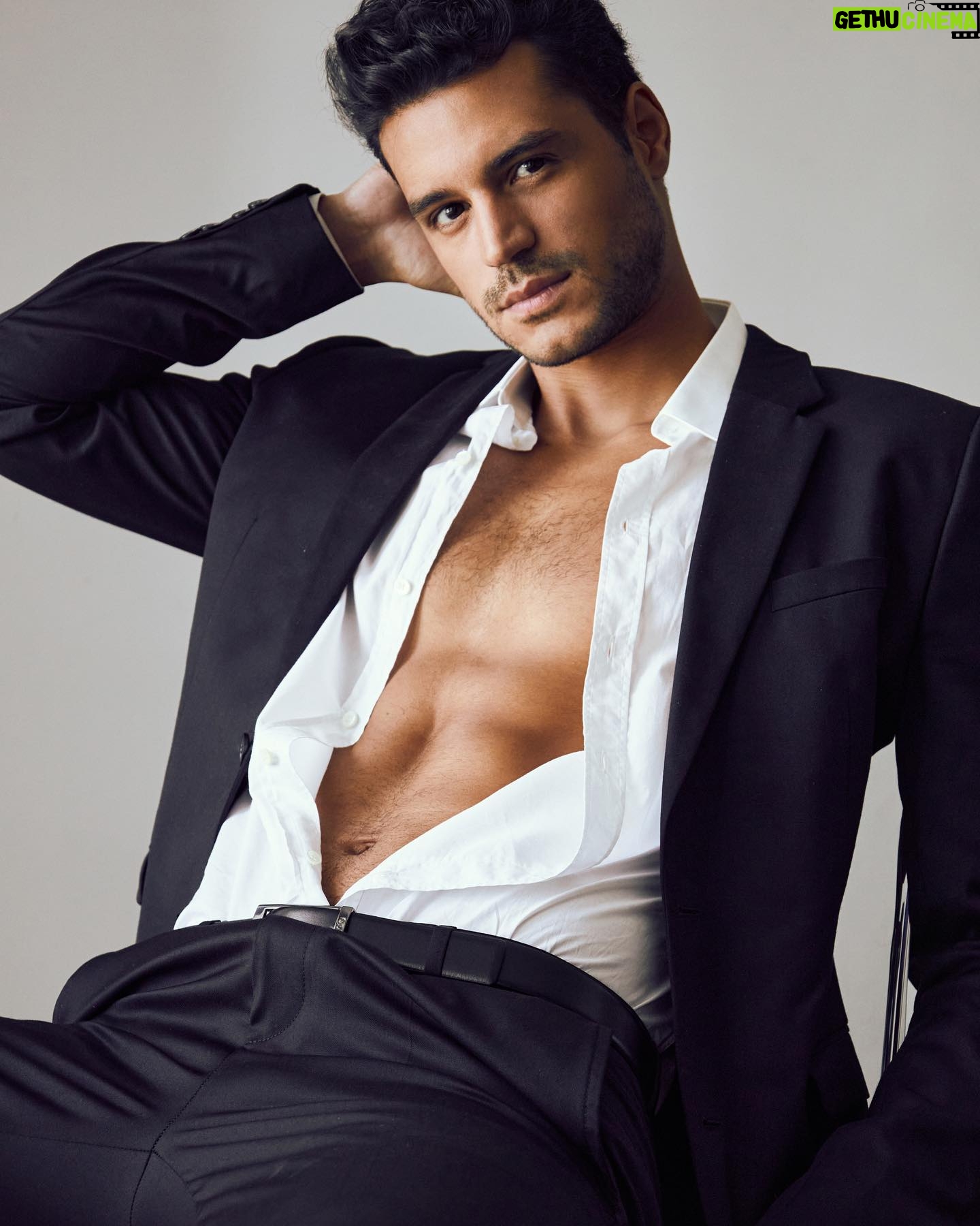Felipe Gomes - 1.1K Likes - Photo by @xramragde 📸
.
.
.
.
#style #mansfashion #dubai #photo #malemodel