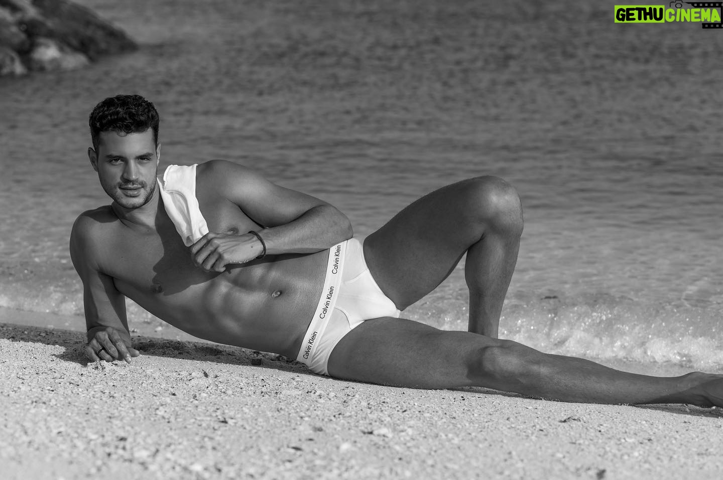 Felipe Gomes - 1.1K Likes - Photo by @mishel.green 📸
.
.
.
.
#beach #dubai #abs #calvinklein #sun #sea #felipegomes
