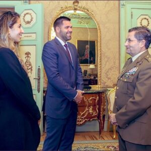 Felipe Reyes Instagram - Hoy ha sido un día muy especial para mi, el @ejercitodetierra me ha nombrado “Embajador de Marca Ejercito”. Muchas gracias #JEME por tu cercanía y por el trato recibido. Llevaré la “Marca Ejercito” con orgullo allá donde vaya. #SomostuEjercito🇪🇸