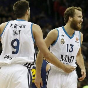 Felipe Reyes Instagram - Enhorabuena por tu enorme carrera @sergiorodriguezoficial. Hoy nos dejas huérfanos de tu magia a los q amamos el baloncesto pero por suerte seguiré disfrutándote como amigo. Gracias por hacer q el baloncesto fuese mas divertido jugando a tu lado y sobre todo por ser un verdadero amigo en todos los sentidos. Mucha suerte en tu nueva etapa Chachin. #chachismo #leyenda
