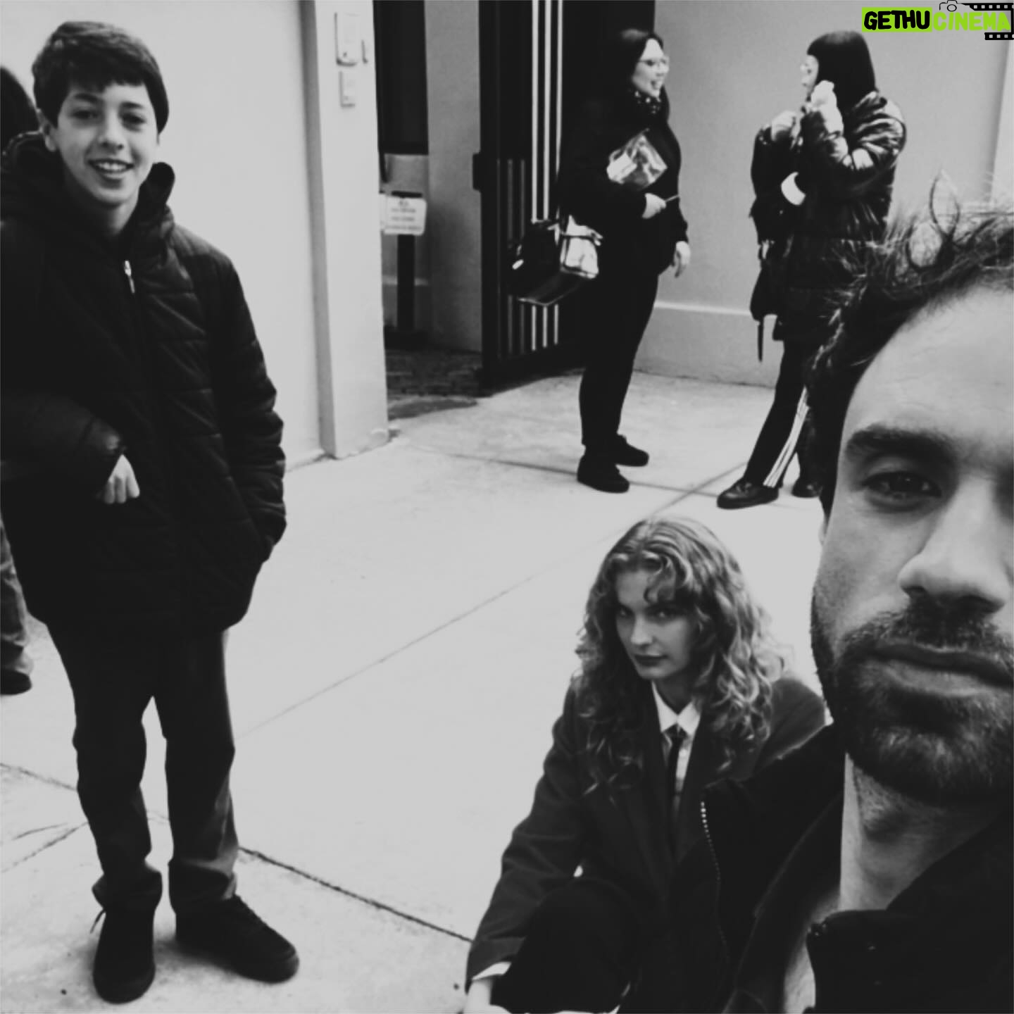 Felipe Rojas - 17.9K Likes - Buen viaje Tomás Moco. Gracias a ustedes por tanto desde sus casas y en la calle.🖤
Gracias equipo, gracias compañeros.🎥🙌