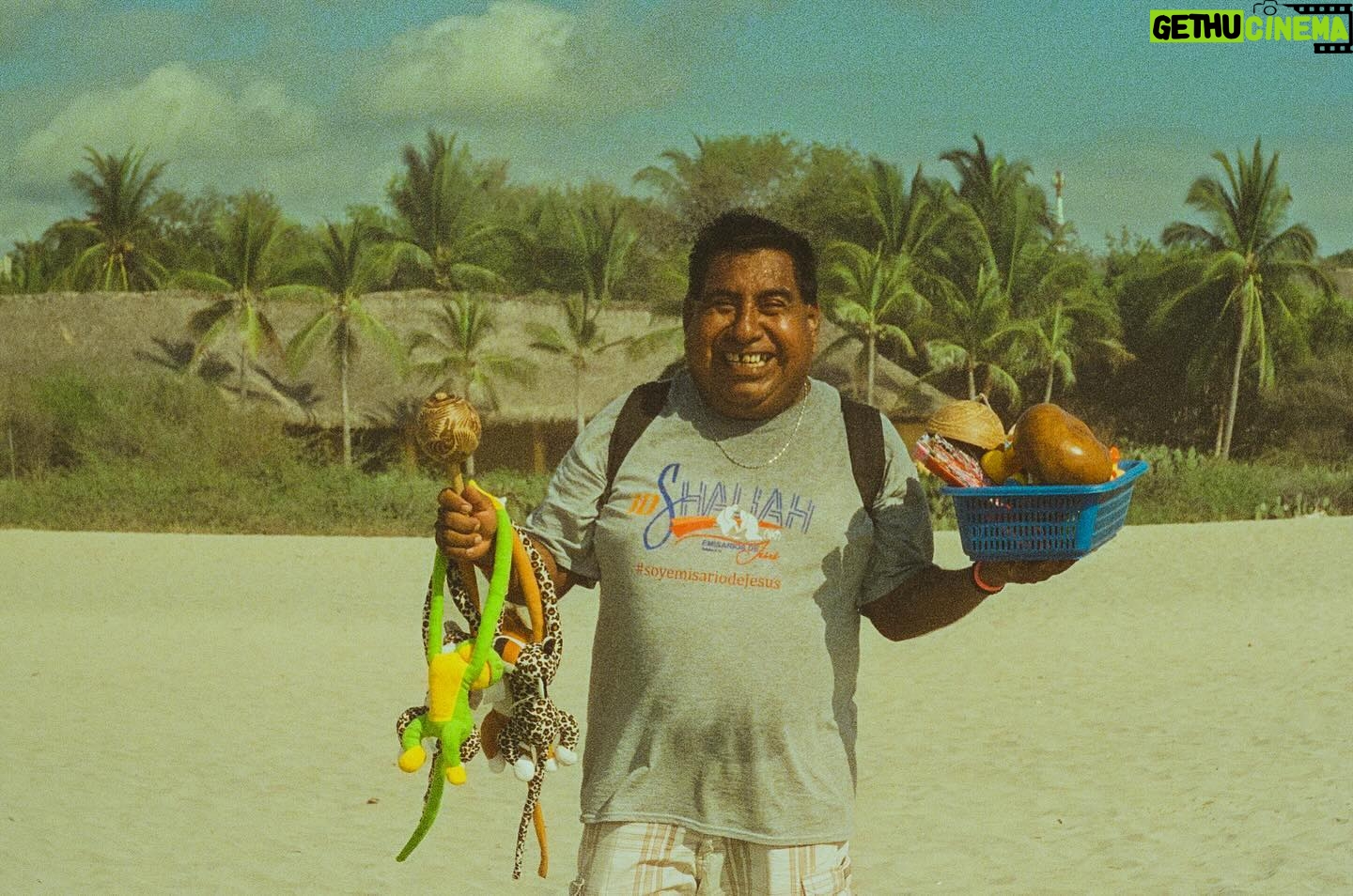 Felipe Rojas - 3 Likes - Puerto escondido análogo
#35mm