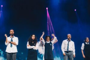 Felipe Rojas Instagram - La obra, los compañeros, el público. ♥️
Muchas gracias a todos los que han ido estas primeras funciones en Viña y Concepción. 
Mañana nos vamos a Talca. Ya estaremos en más ciudades y también en Santiago. Nos vemos! ✊🏽
📸 @piagarridovaillant