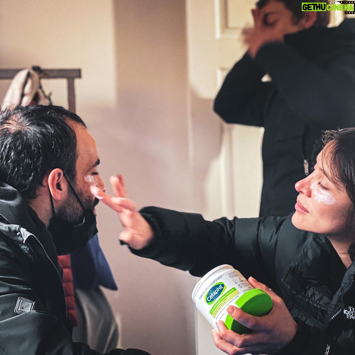 Felipe Rojas - 7.1K Likes - Gracias a toda la gente que nos acompañó desde sus casas o trabajos. Me llevo tatuada en el alma a cada una de estas personas hermosas y profesionales que me enseñaron tanto. Gracias equipo. Les amo 🖤🎥
