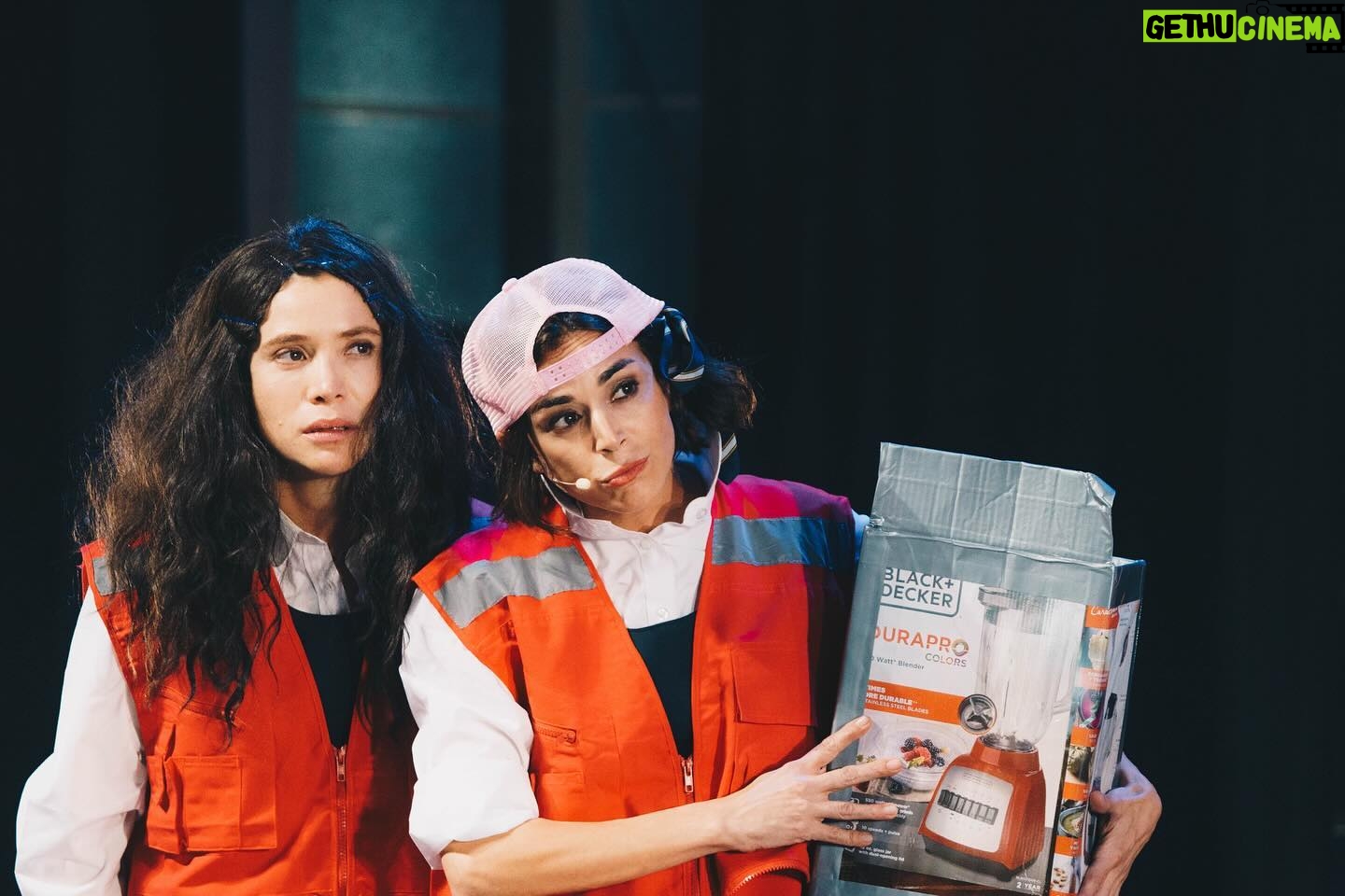 Felipe Rojas - 3K Likes - La obra, los compañeros, el público. ♥️
Muchas gracias a todos los que han ido estas primeras funciones en Viña y Concepción.
Mañana nos vamos a Talca. Ya estaremos en más ciudades y también en Santiago. Nos vemos! ✊🏽
📸 @piagarridovaillant