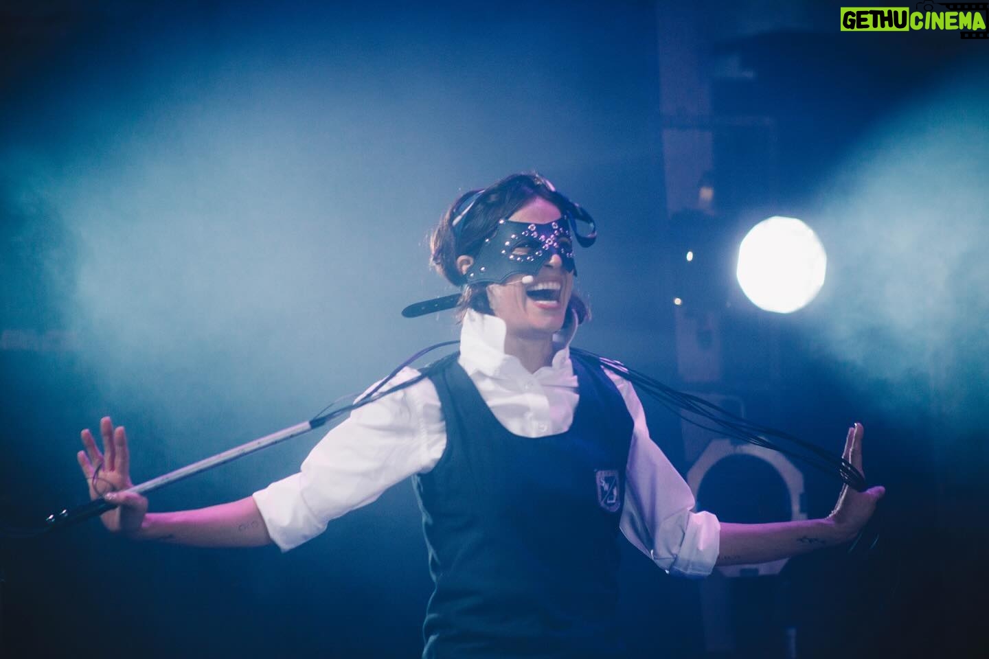 Felipe Rojas - 3K Likes - La obra, los compañeros, el público. ♥️
Muchas gracias a todos los que han ido estas primeras funciones en Viña y Concepción.
Mañana nos vamos a Talca. Ya estaremos en más ciudades y también en Santiago. Nos vemos! ✊🏽
📸 @piagarridovaillant