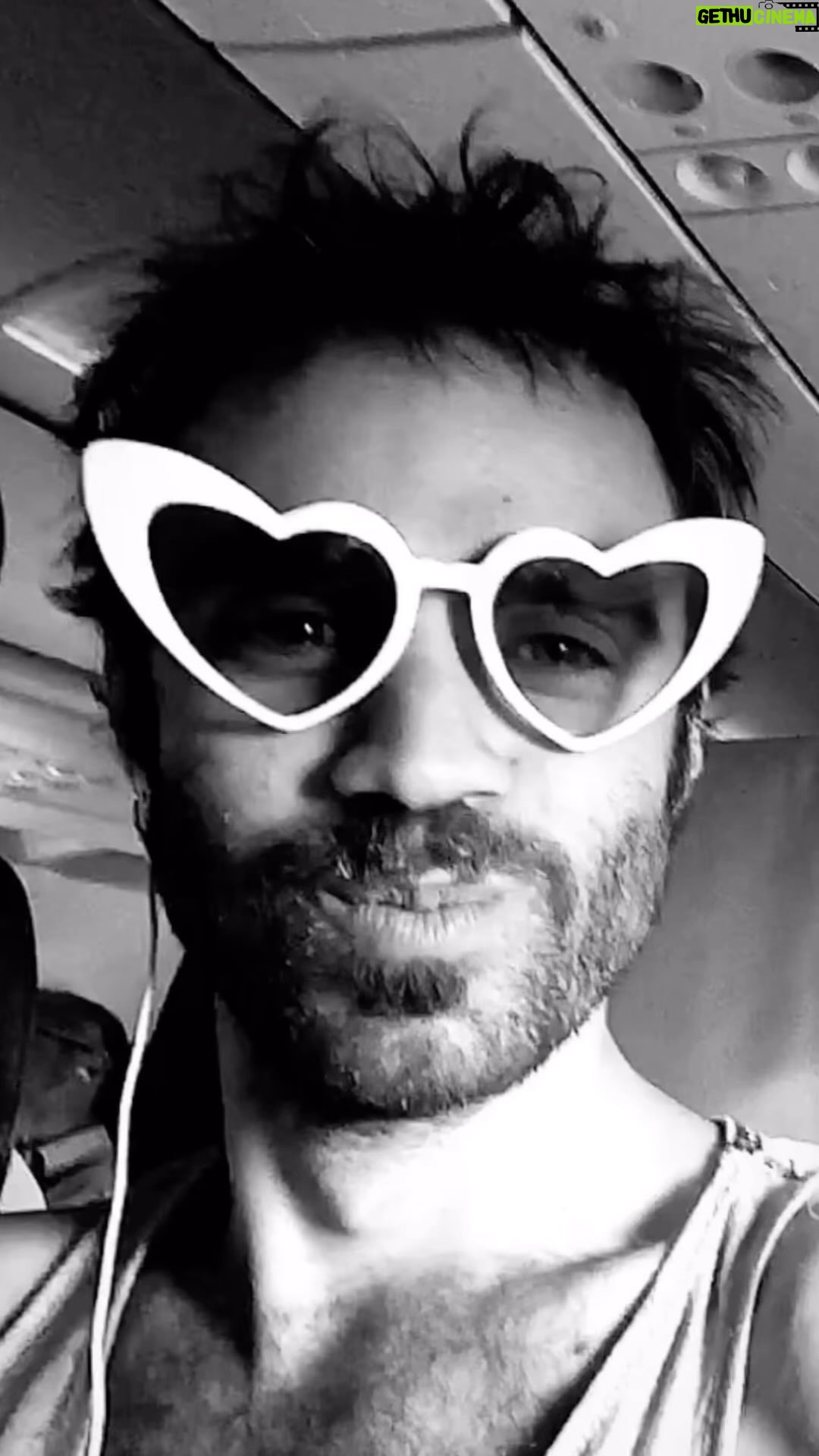 Felipe Rojas - 2.6K Likes - Y me vine a Paris. Un viaje único y con los mejores precios.🚀
.
@parisbeauty_cl
#Publicidad