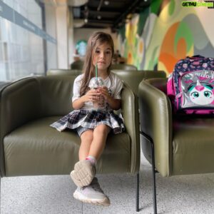 Felipe Torres Instagram - 5 anos da minha mais bela co-criação nessa existência.
Mia, eu só posso agradecer a dádiva de ser seu pai.
Estarei ao seu lado SEMPRE!

❤️🙏