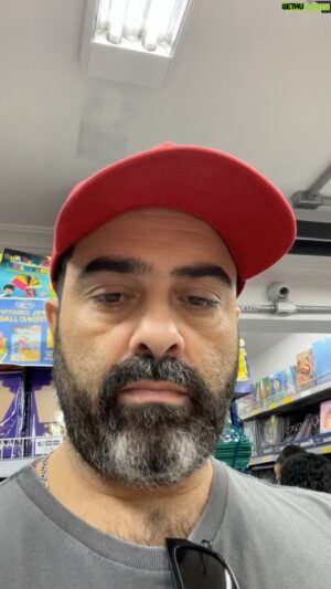 Felipe Torres Instagram - #quartadaderrota no Armarinhos Fernando.
Se não conhece, não tá perdendo nada…É na 25 de março, isso já diz tudo…EXDRÚXULO, PITORESCO & GALEROSO.
Vem ser pai, gastar muito $ todo início de ano com material escolar nesse pico mefistofélico.