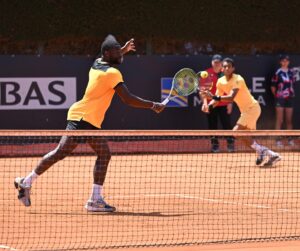Félix Auger Aliassime Instagram - Getting our vibe right before singles starts 🫱🏾‍🫲🏿🇮🇹🤌🏾 #mightaswell 

📸: Peter Staples | @atptour