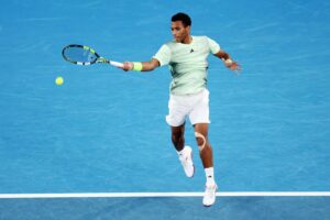 Félix Auger Aliassime Instagram - Wish I had more to bring to the table in yesterday’s match but the only thing to do now is refocus on improving for the year that lies ahead 🎾🇦🇺💪🏽 Thank you for all the love this week Melbourne ❤️🙏🏽 Until next time…

📸: #1 Daniel Pockett | #2 William West | #4 @australianopen | #5 Julian Finney