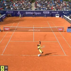 Félix Auger Aliassime Instagram - From the brink 💪🏼 @felixaliassime survives a match point and defeats Marterer 6-7 7-6 7-6 in 3 hours 30 to advance in Munich! 

#tennis #atptour #tennistv #bmwopen