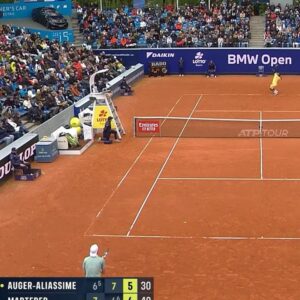 Félix Auger Aliassime Instagram - From the brink 💪🏼 @felixaliassime survives a match point and defeats Marterer 6-7 7-6 7-6 in 3 hours 30 to advance in Munich! 

#tennis #atptour #tennistv #bmwopen