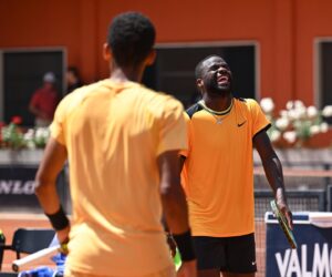 Félix Auger Aliassime Instagram - Getting our vibe right before singles starts 🫱🏾‍🫲🏿🇮🇹🤌🏾 #mightaswell 

📸: Peter Staples | @atptour