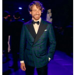 Félix Gómez Instagram - #GQMOTY2023 ... @gqspain la ha vuelto a liar. Anoche entregó sus premios #HombresDelAño y nos juntó a un grupo, que ya es familia,  para celebrar la #UltraBelleza . Noche divertida llena de disfrute y alegría.

Y claro para una ocasión así, solo podía confiar el look a @landerurquijo . Es increíble cómo me tienes fichado, tu esmoquin fué un éxito!!

📸 de  @adriosphoto  y  @dorian.ph