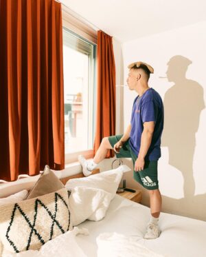 Felix Lobrecht Instagram - Hey Leute, Zähne putzen ist wichtig! 

Habt ihr auch schonmal Zähne geputzt?

#comedymitmessage #comedymithaltung 

📸 by: @hallomarvin