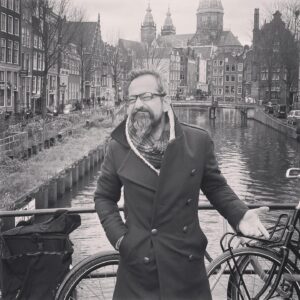 Feridun Düzağaç Instagram - Amsterdam ve Gent konserlerimizde bizi yalnız bırakmayan dostlarımıza teşekkür ederiz. İlk fotografı sevgili @brkbldrn çekmiş. “Eskişehir’e değişmem” derken :)
Gent bir masal şehri. Dilerim bir kez daha yolumuz kesişir. Sevgi saygı ve mutlu yıllar dileklerimle•