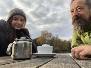 Feridun Düzağaç Instagram - Londra çok yaşlanmış kızım. Ben sen mutlu oldukça şahaneyim❤️