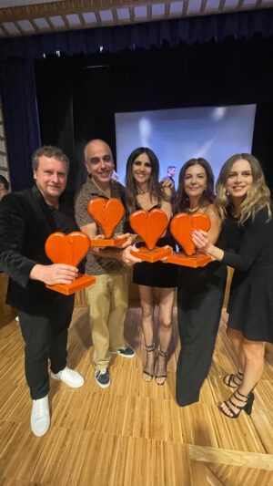 Fernando Cayo Instagram - Un resumen de nuestro paso por el Festival de Cine de Comedia de Zamora. @festicinezamoraenamora Unos dias súper divertidos, compartiendo y disfrutando!!! Gracias al Festival y gracias a Zamora!!! Gracias @alcoba_sayago @sabordesayago Sayago una comarca para disfrutar y descubrir!!! Los arribes del Duero, una visita imprescindible!!! @arribesdelduero_ #FestivalDeCineDeComediaDeZamora #FestivalZamoraEnamora #CineEspañol #Zamora #sayago #FernandoCayo, #LaFortaleza #GraciasZamora #zamoraenamora @fortaleza_film