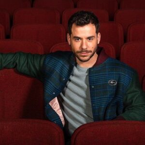 Fernando Dente Instagram - Arrancan las vacaciones de invierno y nosotros estamos listos en @heatherselmusical 
ÚNICAS DOS SEMANAS 
Martes a Domingos 🥵♥️
La obra de la que todos hablan sin parar. 
PH Daniel Flores 
ST @eloagustin 
Pelo @cristinacagnina 
Make up @verofioravanti 
Gracias @elplanetaurbanook por acompañarme siempre 🫶🏻