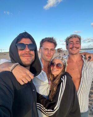 Fernando Dente Instagram - 🇺🇾 
Uruguay: estoy perdidamente enamorado de vos. 
Gracias por estos días tan espectaculares. Los estaba esperando y superaron todo. 
Siempre es lindo saber que puedo volver. 
Vuelvo a casa feliz y listo para arrancar este año que es una bomba.