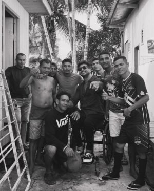 Fernando Fernandes Instagram - Depois de dois meses reabilitando esse braço, chegou a hora de voltar pro mundão e cair na estrada, hoje a noite vai ser por aqui… Vila São Vicente-Tarauacá Acre
.
@tiagobaliero