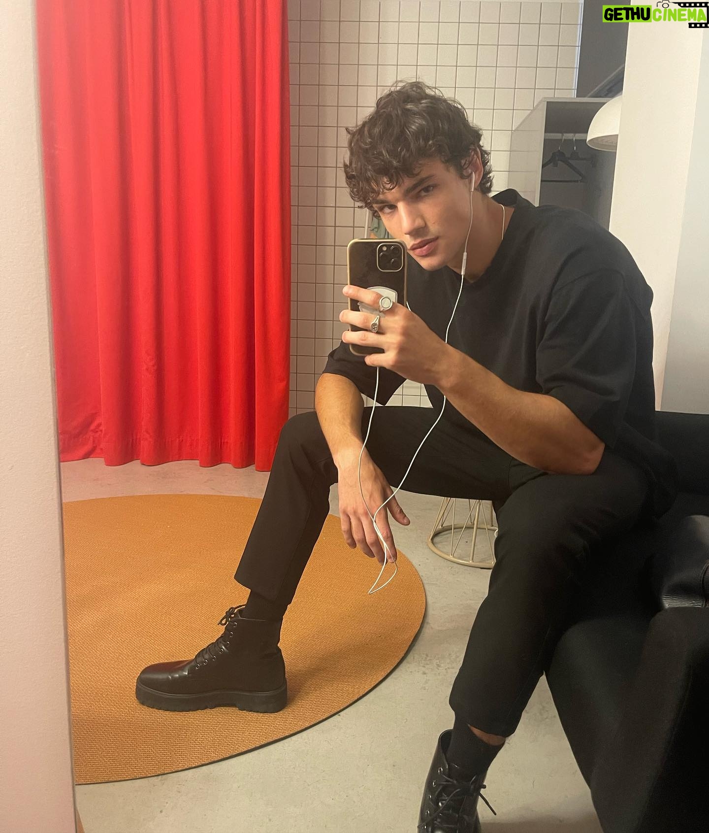 Fernando Lindez - 85.8K Likes - š