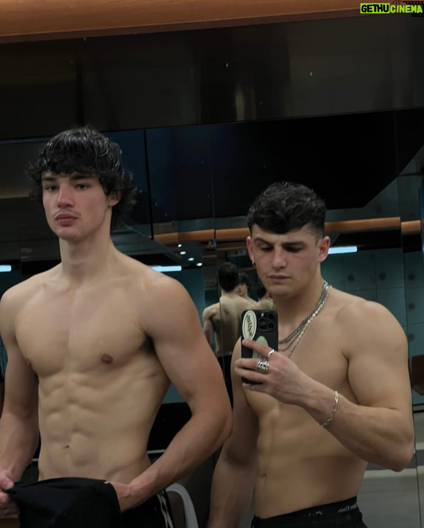 Fernando Lindez - 80K Likes -