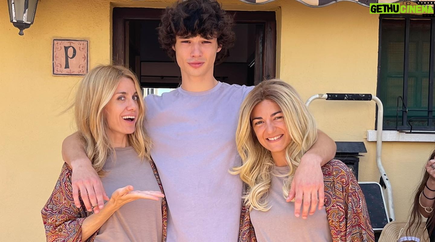 Fernando Lindez - 82.6K Likes - Mañana a las 22:50 estrenamos #escandalorelatodeunaobsesion en @telecincoes
Espero que disfrutéis de esta serie tanto como hemos disfrutado nosotros grabándola.
Gracias equipo, que experiencia tan bonita🥹❤️