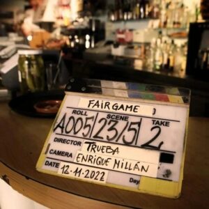 Fernando Soto Instagram - Está profesión a veces te hace regalos y uno ha sido rodar el corto "fairgame" un corto de los hermanos trueba (si hay más hermanos trueba en el mundo). @juantru y @caque7 son unos tíos que hacen muy bien su trabajo y además tienen gran sentido del humor así que eso solo ha podido generar un buen rollo de ambiente de trabajo. Un equipo de lujo y @lashermanisimas_productions produciendo (que me iría a vivir a su nave ya). Juan, Aquel pimpollo que salió del @estudio_juan_codina hoy nos junta a Codina y a mí en una historia y eso pues nos llena de orgullo, nos demuestra que este oficio para algo sirve. Y encima reúnen a un reparto de lujo #vickypeña @dianalazaroact @cesar._mateo @janaperezofficial @itselenasanz 
Que más se puede pedir...#cortometraje #rodajes #cine #santander #actor @naratalent
