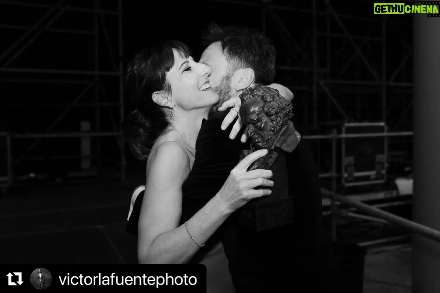 Fernando Tejero - 11.6K Likes - Que preciosas @victorlafuentephoto GRACIAS ❤️❤️❤️
#Repost @victorlafuentephoto with @use.repost
・・・
Sin duda, este fue uno de los momentazos de backstage en la gala de los Premios Goya. A punto de soltar una lágrima estuve.. Increíbles @malenaalteriooficial @fernando_tejero
.
##cine #cinema #cineespañol #actriz #actor #ontheset #backstage #festival #gala #victorlafuentefotografo #fotofija #stillphotography #unitstills #stillphotographer #CineEspañol #goya2024 #victorlafuentephoto #goya #premiosgoya