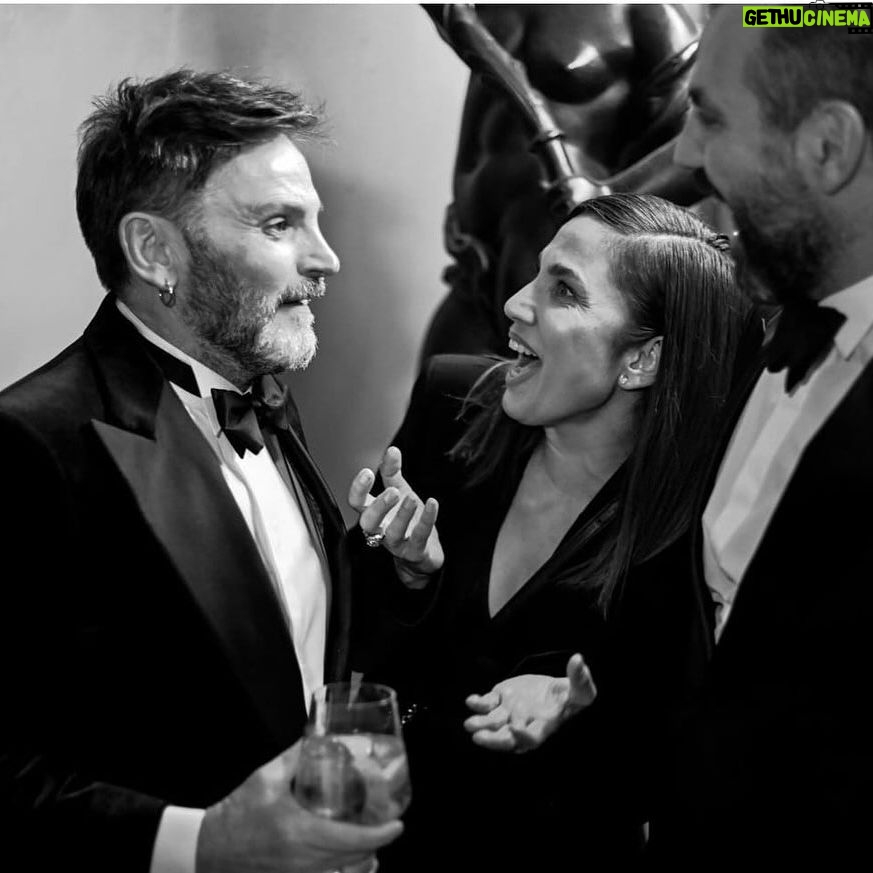 Fernando Tejero - 6.9K Likes - Más fotos de los Goya y con gente guapa y a la que les profeso un gran cariño @acostatoni @polmonen
Toni tienes algo que es mío 😂😂😂😂😂