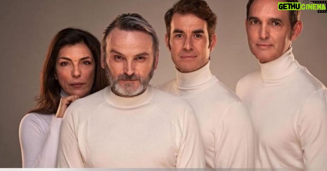Fernando Tejero - 5.3K Likes - Con estos seres maravillosos voy rumbo a mi Córdoba,al Gran teatro de mi tierra,donde soñaba con ser actor
El día 22 con el teatro lleno,estrenaremos “Camino al Zoo”de Albee
@danimuriel @mabeldelpozo y este que escribe @fernando_tejero dirigidos por otro cordobés @juan_carlos_rubio_cruz estamos felices de pisar ese escenario y esperamos que la función os llegue al corazón,lugar desde el que nosotros la hacemos
Viva Córdoba y Viva el teatro 🎭