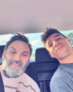 Fernando Tejero Instagram - Con @lagunaair800 una de mis personas favoritas al @elhormiguero a hablar de HISTORIAS de @pacosepulveda y con mi @carmencarcelen ❤️🙌🏻