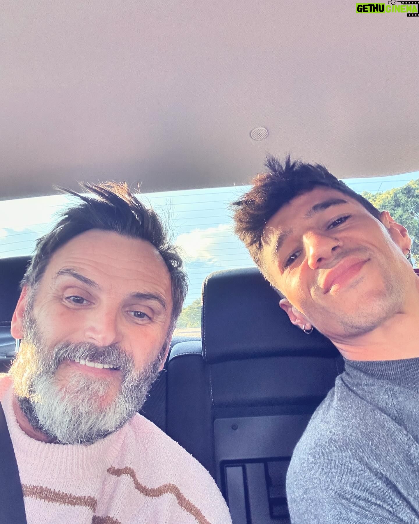 Fernando Tejero - 9.3K Likes - Con @lagunaair800 una de mis personas favoritas al @elhormiguero a hablar de HISTORIAS de @pacosepulveda y con mi @carmencarcelen ❤️🙌🏻