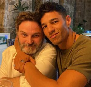 Fernando Tejero Instagram - Amigos del alma @lagunaair800 y @belenverdugo_cineasta 
Que bonito arrancar el año con vosotros
Os quiero para siempre y con ganas…Muchas ganas
❤️❤️❤️❤️ Por cierto FELIZ AÑO A TODOS LOS QUE ME DEDICÁIS TIEMPO 😘😘😘😘😘😘