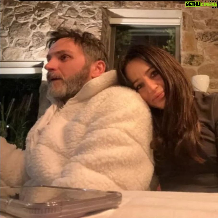 Fernando Tejero - 12.4K Likes - Amigos del alma @lagunaair800 y @belenverdugo_cineasta
Que bonito arrancar el año con vosotros
Os quiero para siempre y con ganas…Muchas ganas
❤️❤️❤️❤️ Por cierto FELIZ AÑO A TODOS LOS QUE ME DEDICÁIS TIEMPO 😘😘😘😘😘😘