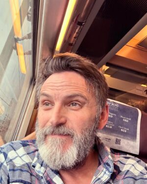 Fernando Tejero Instagram - Camino de Sevilla a seguir rodando “EL CAUTIVO “de Alejandro Amenabar 
🙌🏻❤️🙌🏻❤️🙌🏻❤️