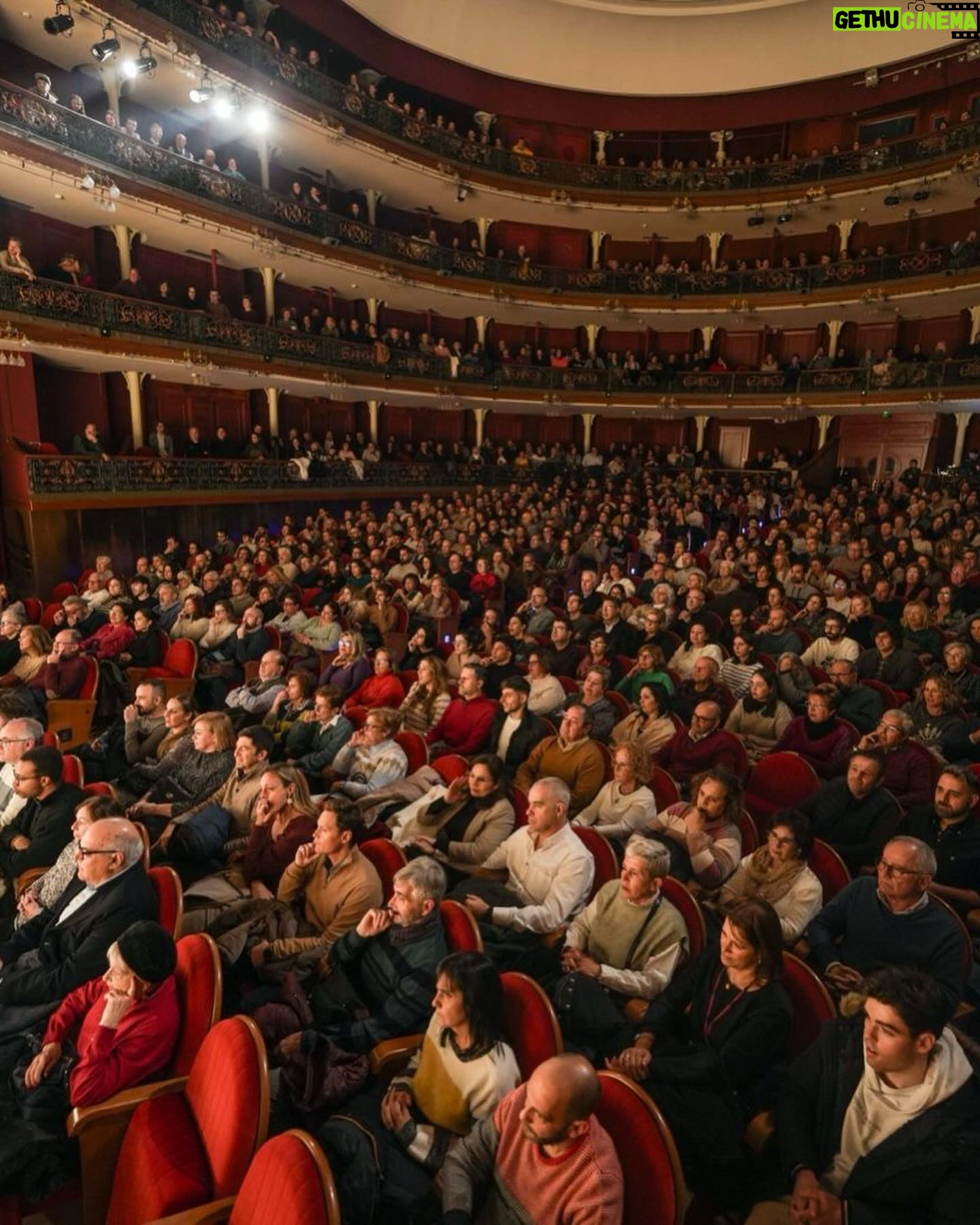 Fernando Tejero - 4.9K Likes - El estreno soñado,nos lo regalaron anoche mis paisanos,mi Cordoba,mi Gran Teatro ….Si hace años me cuentan esto,no lo habría creído
GRACIAS por el llenazo,por las ovaciones,por las criticas,no pueden ser más buenas
Nuestro Camino al Zoo,no puede haber arrancado de mejor forma
Gracias a @juan_carlos_rubio_cruz a @clarasd @talycualpro @cimarroj @pentacionespectaculos y a todo este equipazo que han hecho posible y que nos van a acompañar en este viaje.
Y a mis dos compañeros queridos y magníficos actores @mabeldelpozo y @danimuriel
FELICES ES POCO
VIVA EL TEATRO 🎭