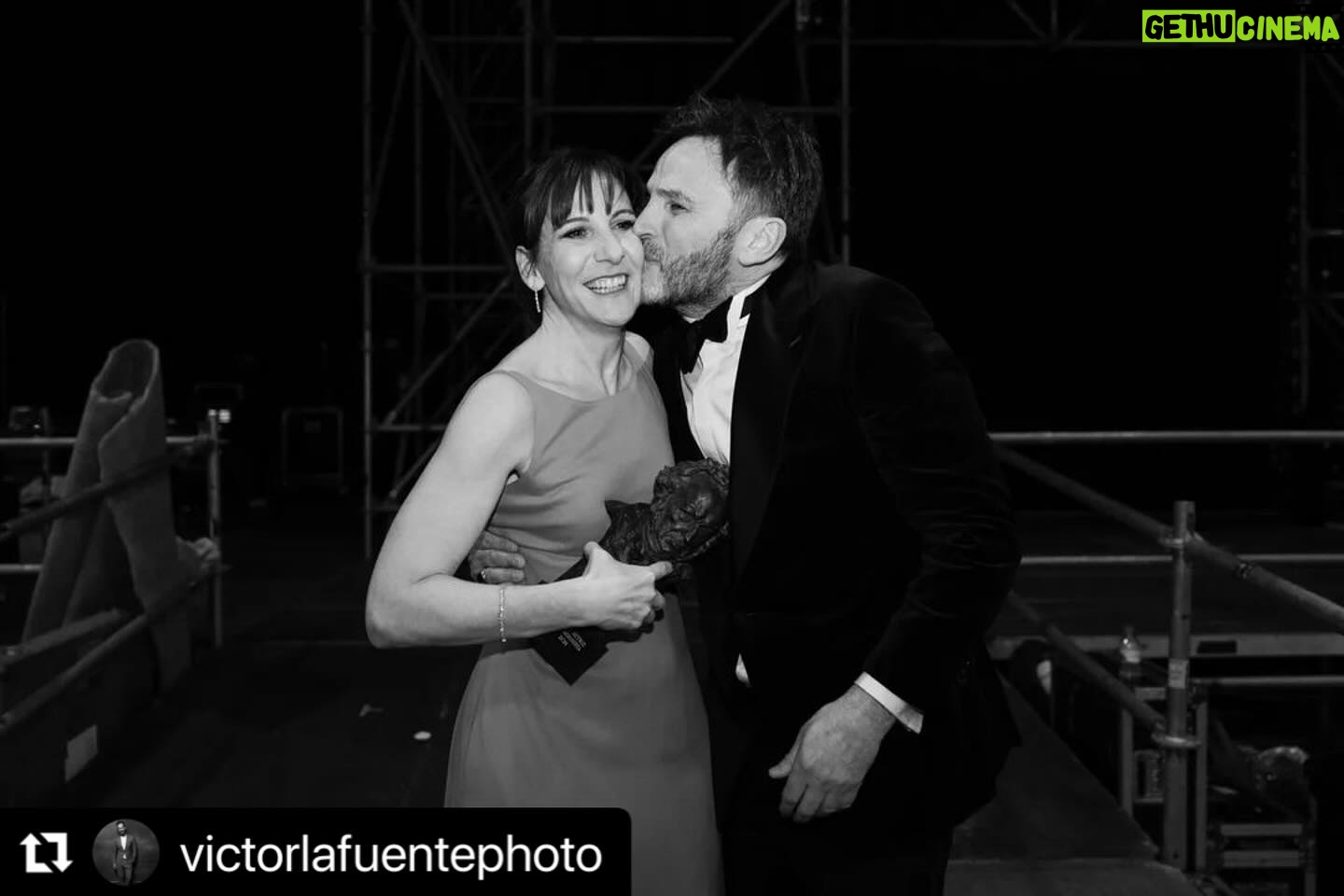 Fernando Tejero - 11.6K Likes - Que preciosas @victorlafuentephoto GRACIAS ❤️❤️❤️
#Repost @victorlafuentephoto with @use.repost
・・・
Sin duda, este fue uno de los momentazos de backstage en la gala de los Premios Goya. A punto de soltar una lágrima estuve.. Increíbles @malenaalteriooficial @fernando_tejero
.
##cine #cinema #cineespañol #actriz #actor #ontheset #backstage #festival #gala #victorlafuentefotografo #fotofija #stillphotography #unitstills #stillphotographer #CineEspañol #goya2024 #victorlafuentephoto #goya #premiosgoya