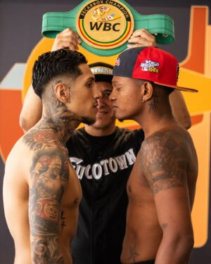 Fernando Vargas Jr. Instagram - Gracias al Señor por esta oportunidad para demonstrate mi talento 🙏🏼🥊 Mismo resultado... diferente día 💯 CHUCO TOWN… Los amo y los aprecio ♥️🙌🏼
#HayVargasParaRatoCabrones 😤🇺🇸🇲🇽🥊

📸: @b_rivasproductions
@mdo_montes