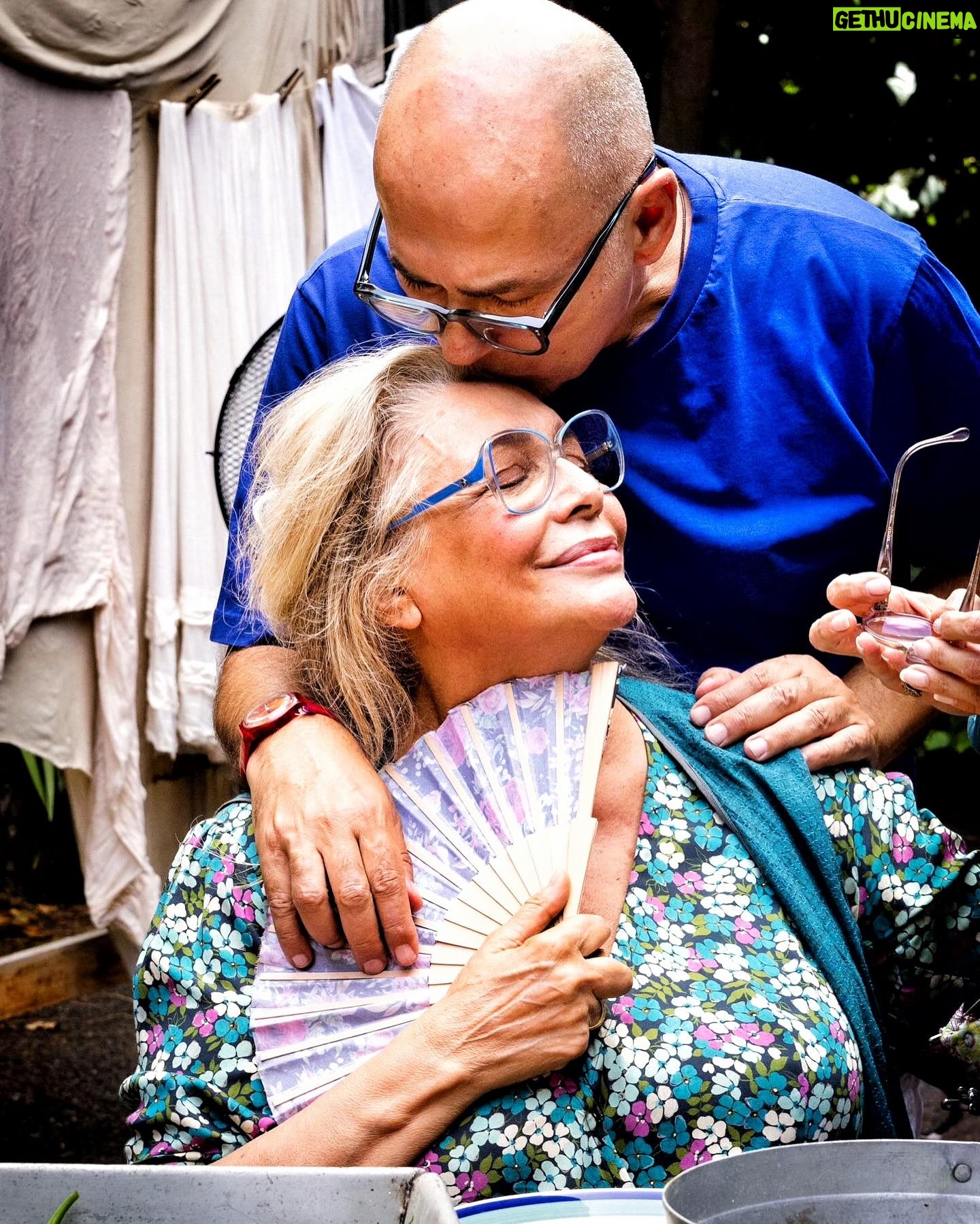 Ferzan Özpetek - 17K Likes - “La vera amicizia consiste nel poter rivelare all’altro la verità del cuore” (Papa Francesco). È un dono inestimabile avere qualcuno con cui serenamente poter condividere ciò che si ha nel cuore. Sereno Giovedì e speciali amicizie (Don Francesco).
#diamantidiozpetek #diamanti @visionfilmdistribution @greenboo_production #farosfilm @mara_venier Photo @stefania_casellato