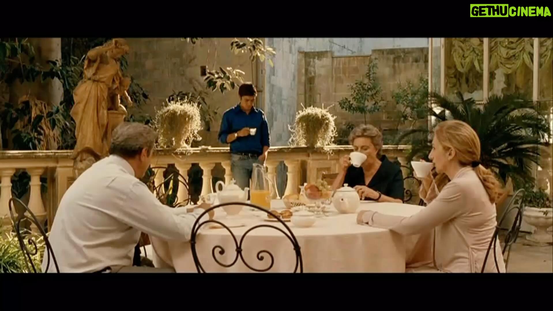 Ferzan Özpetek - 15.6K Likes - “Amare, non è donare qualche cosa, ma soprattutto donare qualcuno. Tu amerai se ti donerai o se ti unirai interamente ai tuoi doni, anche i più materiali” (Michel Quoist).
Il dono più bello da fare, sebbene più impegnativo, è se stessi, la propria presenza. Felice Martedì cercando sempre di condividere il dono che si è (Don Francesco).
#minevaganti #serserimayınlar #enniofantastichini #ilariaocchini @paola_minaccioni @lunettasavinooff @elenasofiaricci_officialpage #cuorenascosto #saklıyürek