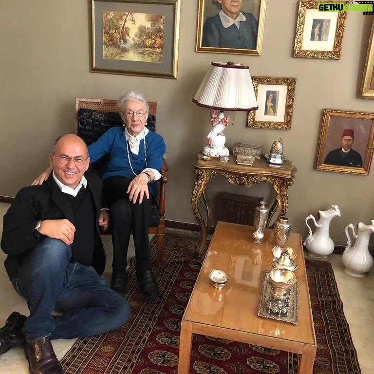 Ferzan Özpetek - 9.6K Likes - "La grande colpa dell'uomo non sta nelle sue cadute. La grande colpa dell'uomo sta nel fatto che può ricominciare in ogni momento e non lo fa" (Martin Buber). Può succedere di sbagliare ma non smettere mai di cambiare verso ciò che pensi essere il meglio per te. Sereno Lunedì (Don Francesco).
#betulum #betûlmardin #nostalgia #özlemek #özlemlerineskitadıyok #lanostalgianonèpiùquelladiuntempo #ferzanozpetek