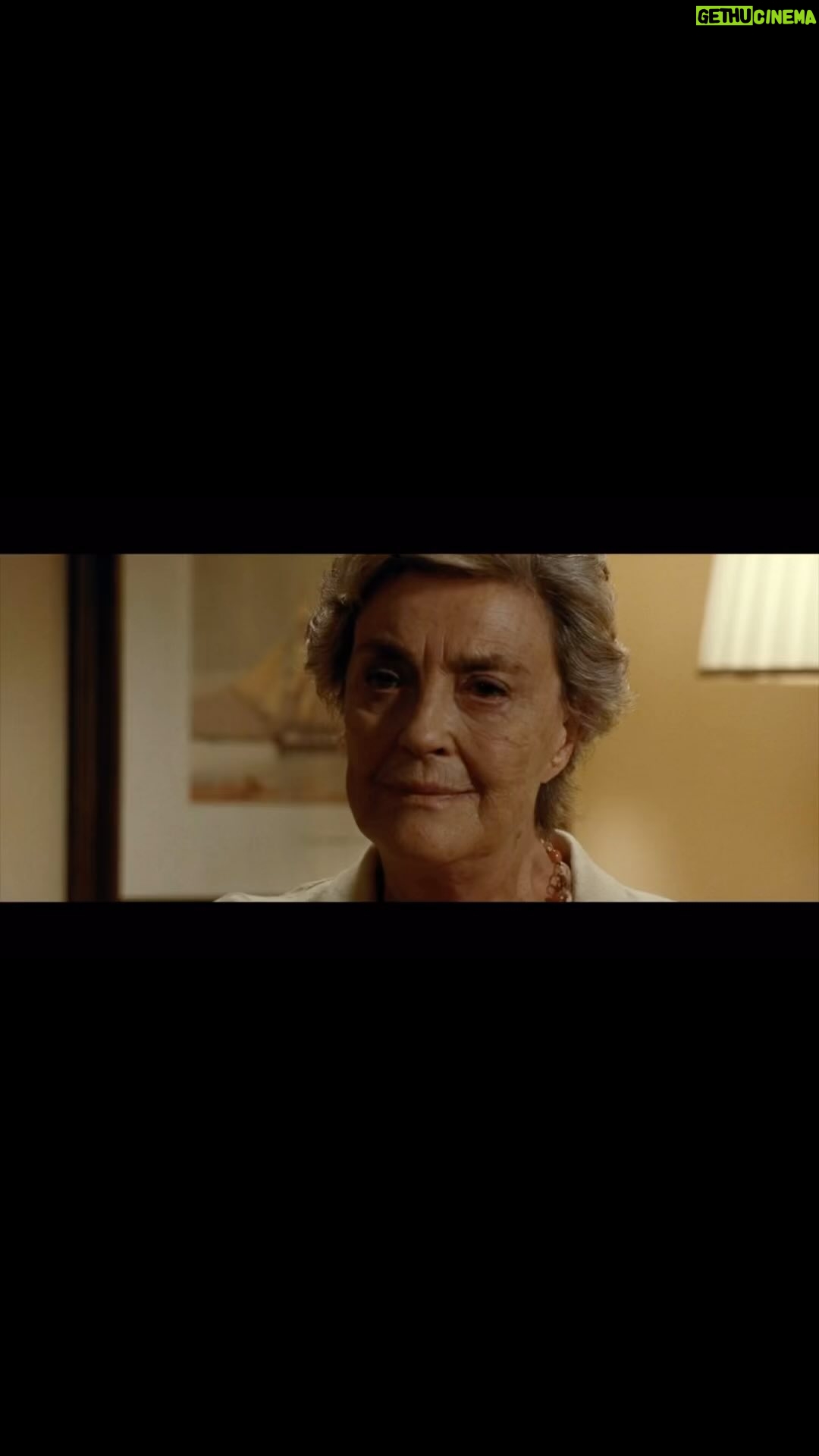 Ferzan Özpetek - 20.9K Likes - “La fragilità rifà l’uomo, mentre la potenza lo distrugge, lo riduce a frammenti che si trasformano in polvere” (Vittorino Andreoli). Riscoprirsi fragili e non perfetti è segno di grande maturità. Buon inizio di settimana e sereno Lunedì amandoci e con sempre il desiderio di crescere in umanità (Don Francesco).
#cuorenascosto #saklıyürek #ricordandosemprelamiaadorata #ilariaocchini @carolcrasher @giorgiomarchesiofficial #ferzanozpetek #minevaganti #serserimayınlar