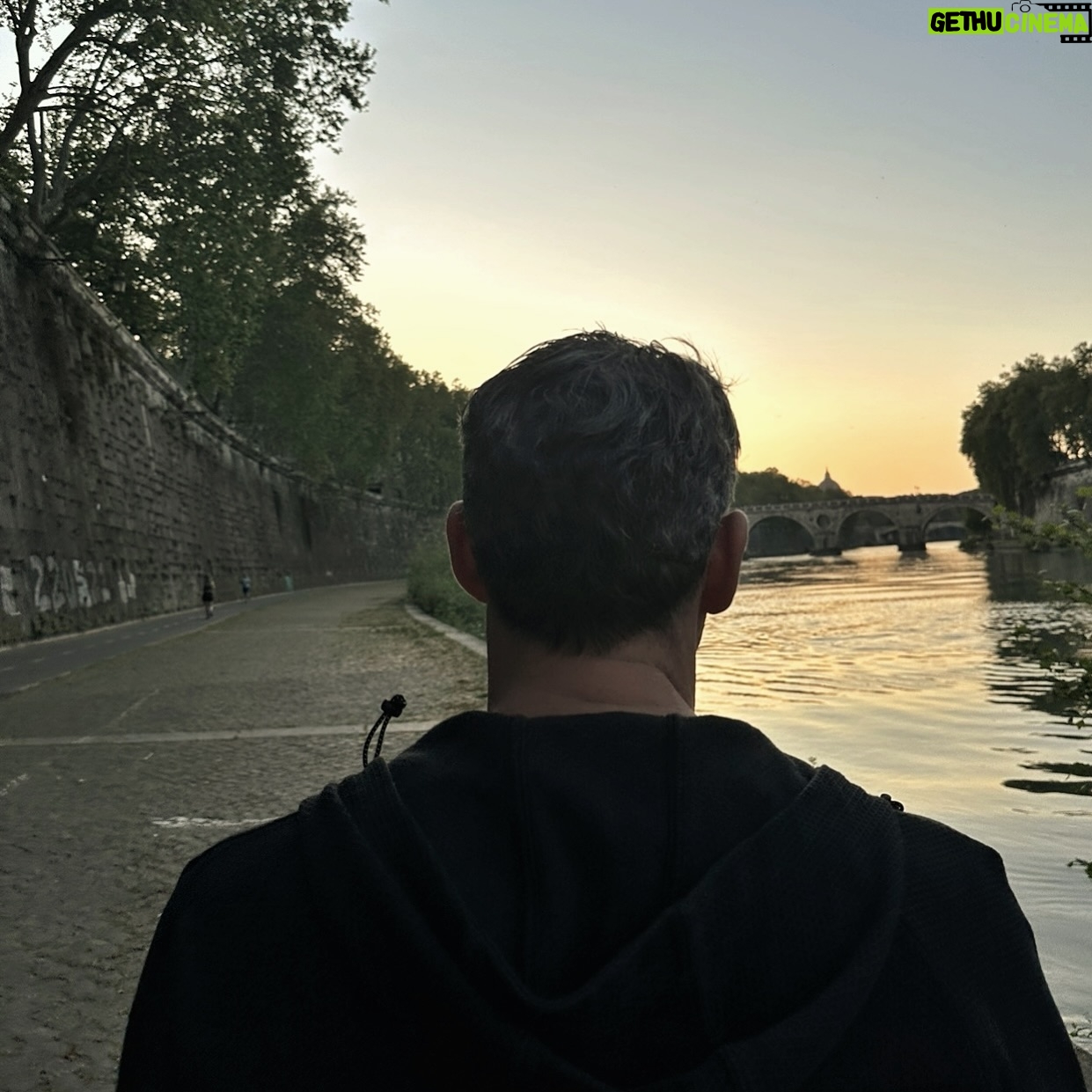 Ferzan Özpetek - 9.9K Likes - “I perdenti vedono dei temporali, i vincenti vedono degli arcobaleni. I perdenti vedono strade ghiacciate, i vincenti mettono su i pattini da ghiaccio!” (Denis Waitley).
Abbi cura di avere sempre pensieri positivi, di guardare soprattutto il bello, di avere una strategia per ogni difficoltà. Sereno Sabato (Don Francesco).
#cuorenascosto #saklıyürek