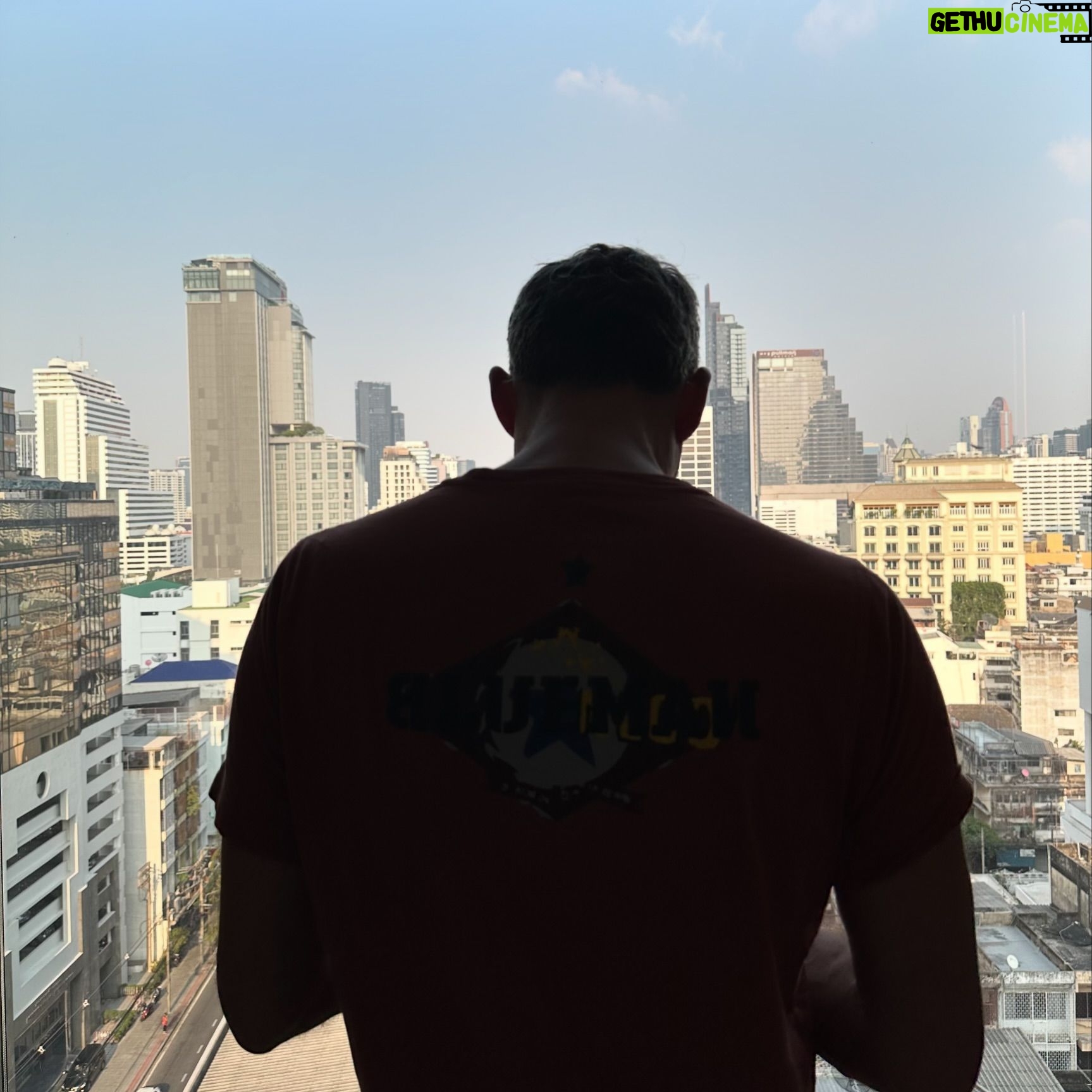 Ferzan Özpetek - 10.1K Likes - “Non so dove vada la mia strada, ma cammino meglio quando la mia mano stringe la tua” (Alfred de Musset). Ci sono delle mani che sono un dono speciale: ti accompagneranno sempre! Felice lunedì (Don Francesco).